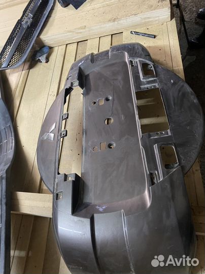 Кожух запасного колеса Mitsubishi Pajero 4