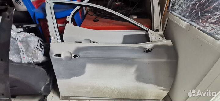 Дверь передняя и задняя правая сторона Toyota V70