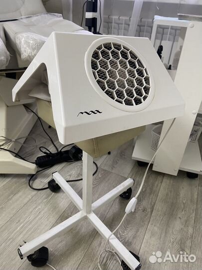 Пылесос для маникюра max и подставка для педикюра