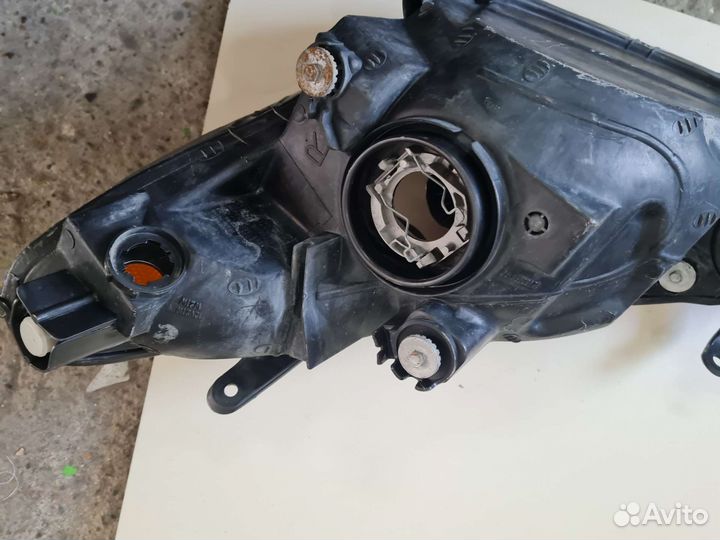 Фары Toyota Estima 2001