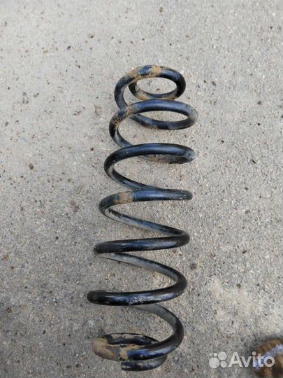 Volkswagen Passat B7 задняя пружина