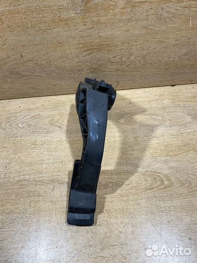 Педаль газа Audi A8 D3 301061