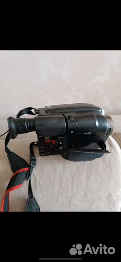 Видеокамера JVS GR-AX68E