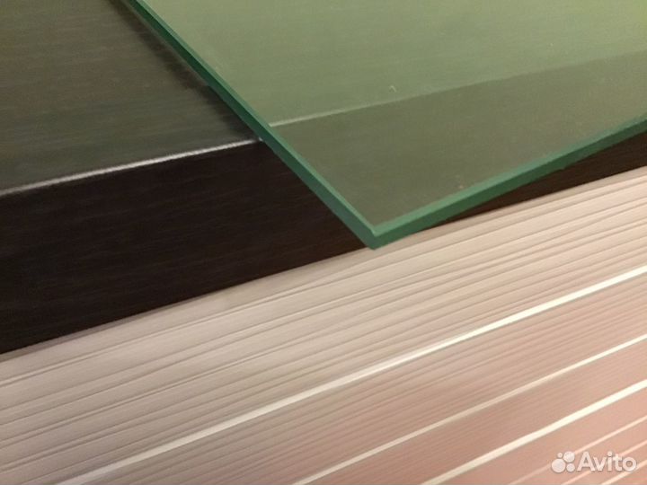 Стеклянные полки (для шкафа, серванта)