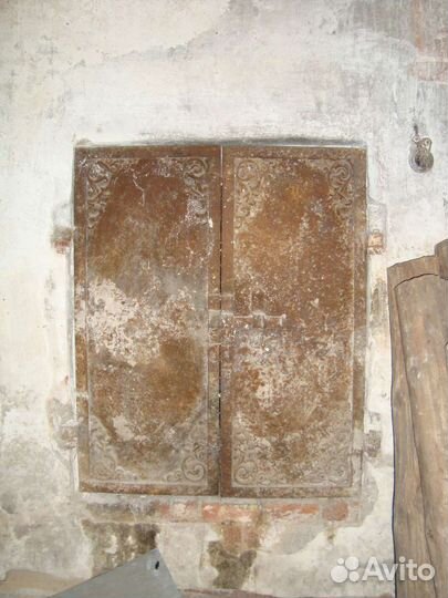 Старинные металлические ставни