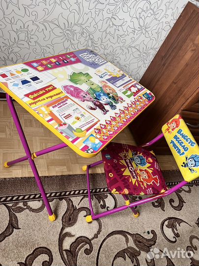 Детский стол со стулом