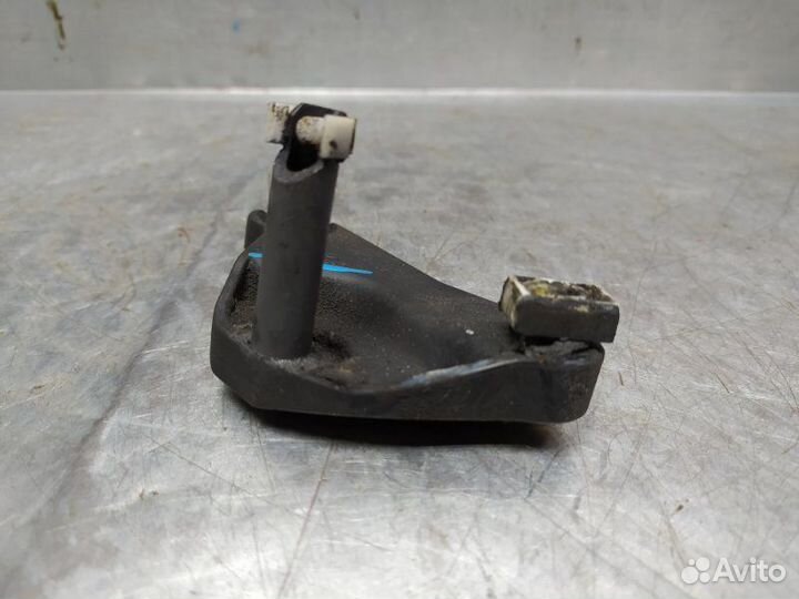 Кронштейн крепления троса кпп Skoda Octavia (A5