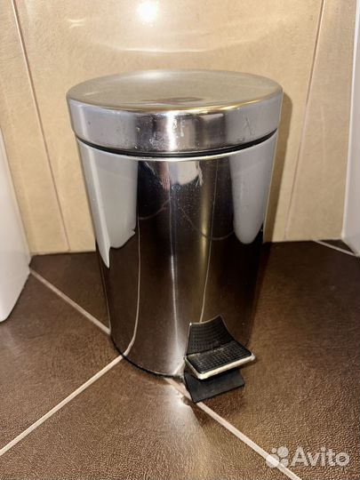 Мусорное ведро с педалью