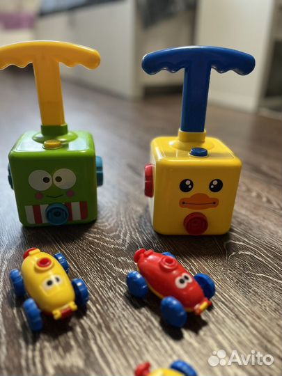 Надувная игрушка машинка с шариками