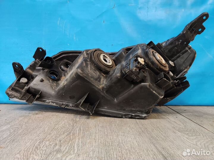 Фара правая Suzuki Vitara 2 2015-2024