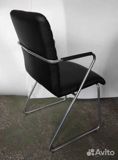 Офисные стулья 