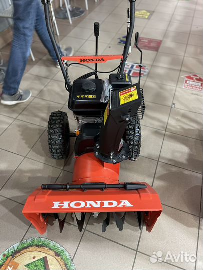 Самоходный снегоуборщик Honda HSS 569 (GX270)