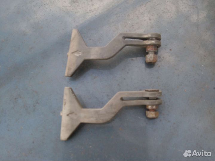 Язычок открывания капота на Мерседес Е124 190 w201