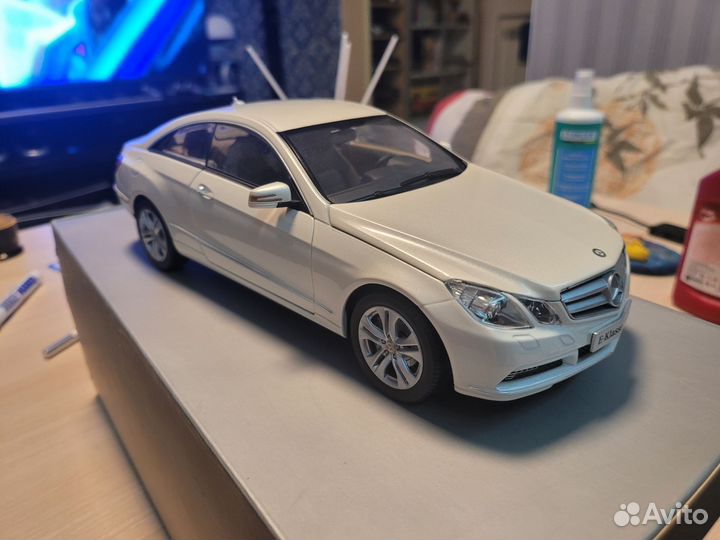 1:18 Mercedes-Benz E500 1/18