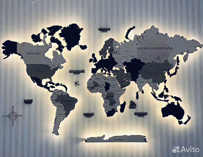 Карта мира из дерева с подсветкой