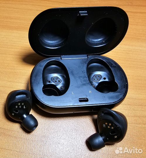 Беспроводные наушники samsung gear iconx