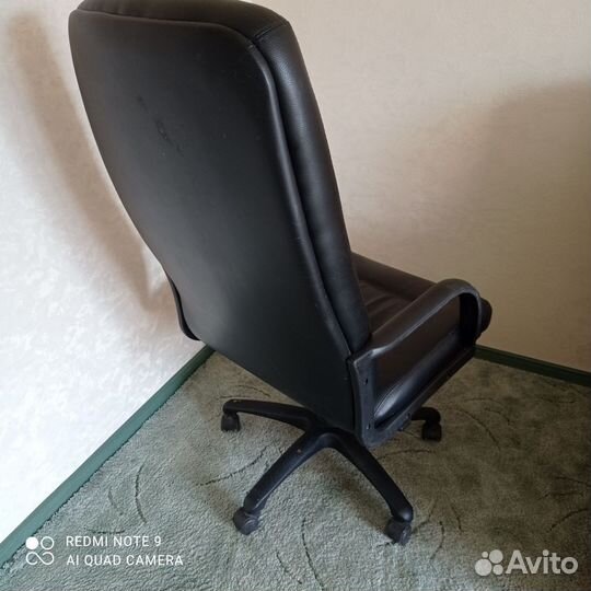 Офисное кресло руководителя бу
