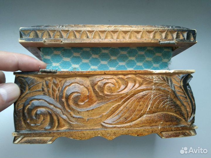 Деревянная шкатулка