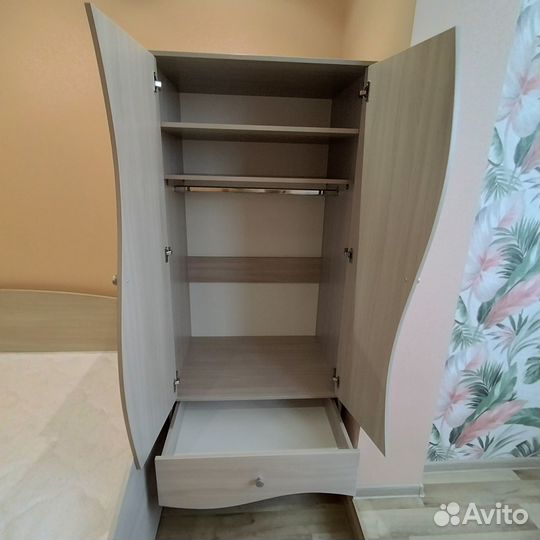 Шкаф распашной