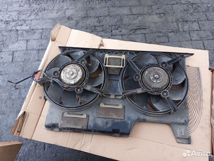 Диффузор на радиатор Ауди 80