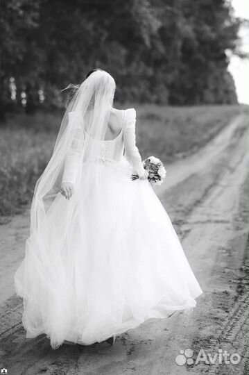 Свадебное платье со шлейфом