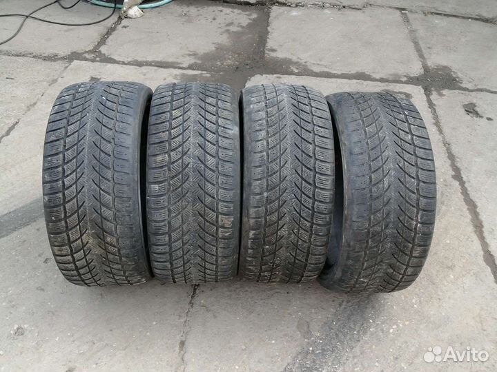 Tri Ace Snow White 295/40 R21