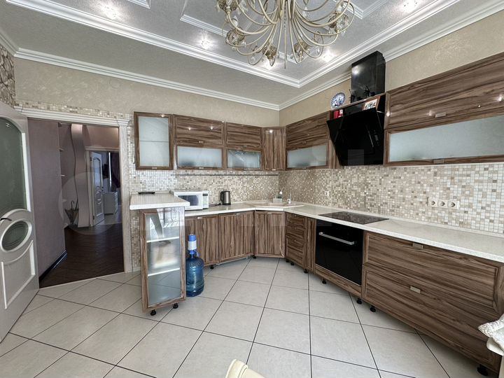 2-к. квартира, 90 м², 2/11 эт.