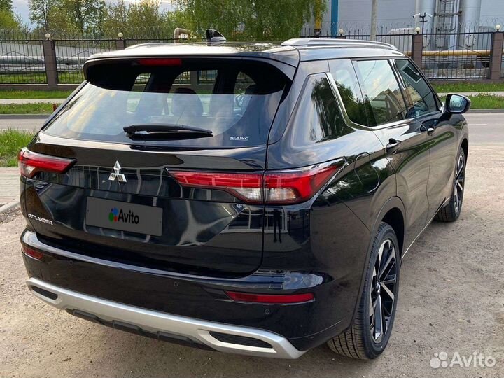Mitsubishi Outlander 2.5 CVT, 2023, 15 км