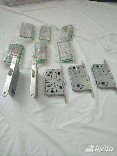 Комплект межкомнатных замков и петель