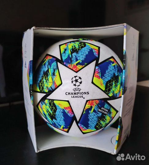 Футбольный мяч adidas лига чемпионов