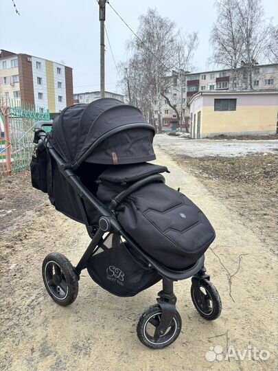 Прогулочная коляска с надувными колесами