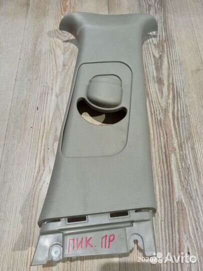 Обшивка средней стойки накладка ремня безопасности