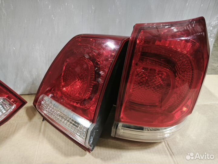 Фонари задние Toyota Land Cruiser 200
