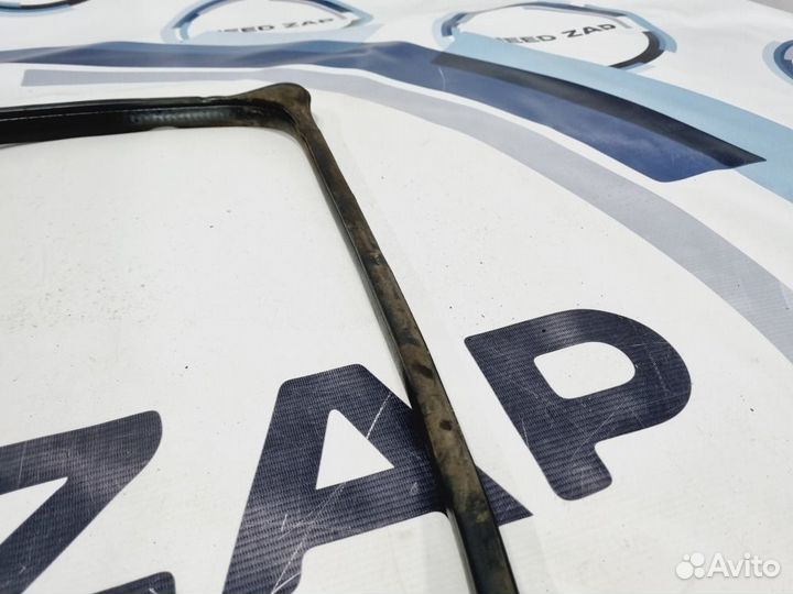 Уплотнитель двери передний левый Suzuki Vitara P90