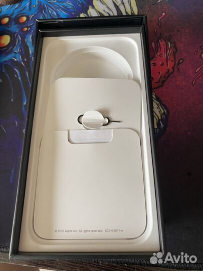 Коробка от iPhone 13 pro