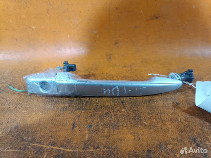 Ручка двери Toyota Noah AZR60G (Переднее Левое)