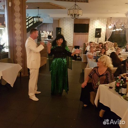 Ведущий певец ди-джей со звуком