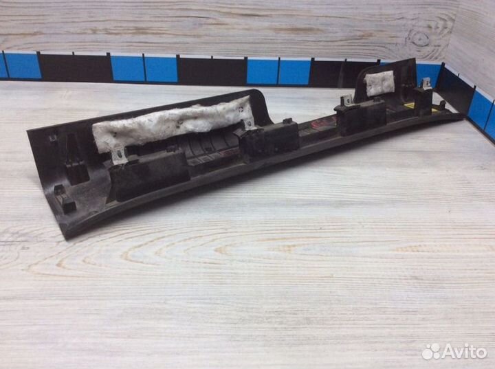 Накладка порога (внутренняя) передняя правая