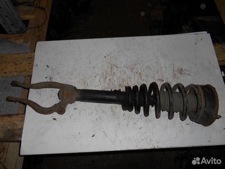 Стойка правая левая Mitsubishi Galant EA Галант еа