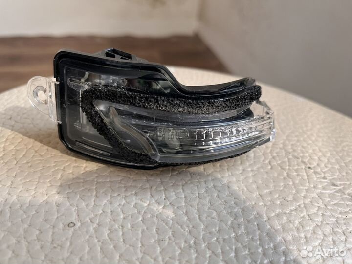 Повторитель правого зеркала Lexus NX 200 300