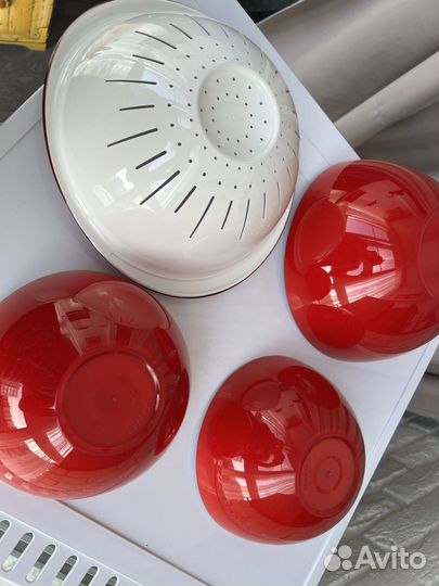 Новый набор посуды салатники и дуршлаг