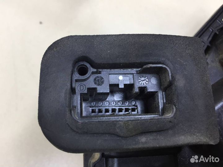 Замок двери задней левой Volkswagen Polo Sed RUS 2