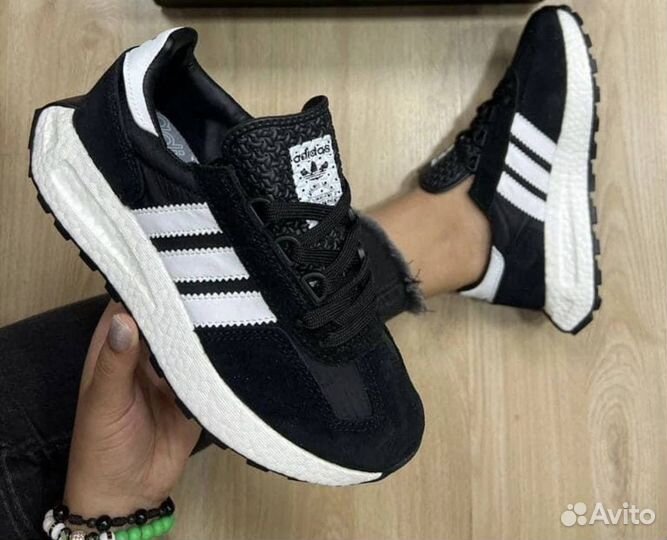 Кроссовки женские Adidas