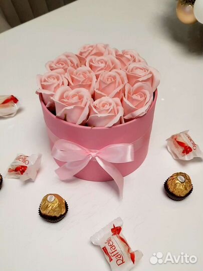 Сладкие букеты и наборы из конфет, цветов и орехов