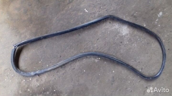 Уплотнитель дверного проема задний правый Iran Kho