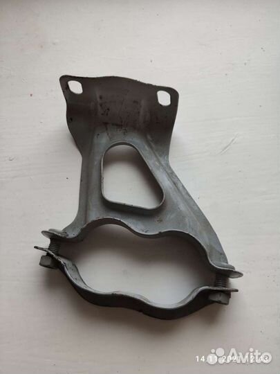 Кронштейн приемной трубы 2108-099,2113-15 (инжекто