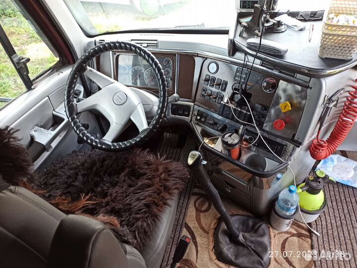 Freightliner Columbia с полуприцепом, 2005