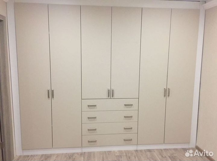 Распашной шкаф