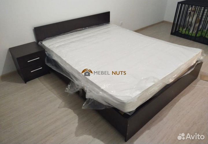 Кровать с матрасом