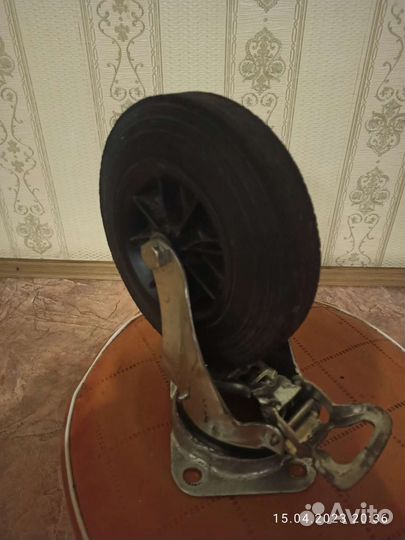 Колесо поворотное,D 210мм с тормозом, б/у